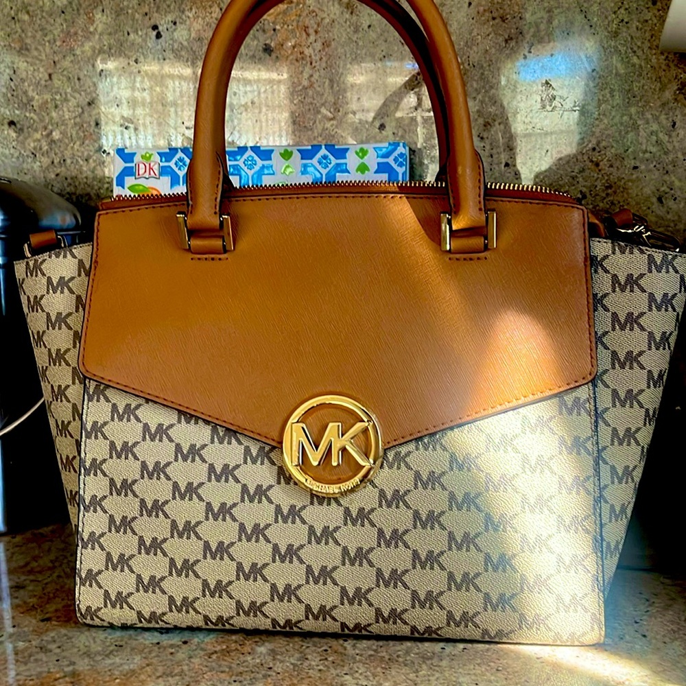 Michael Kors purse, tan, strap options, bigger size tote.